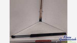 Gebruikte Amortisseur links-achter Ford Kuga Prijs € 31,00 Margeregeling aangeboden door Klein Gunnewiek Autodemontage & Motorentechniek