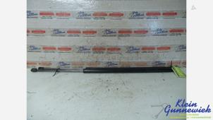 Gebruikte Amortisseur links-achter Ford Kuga Prijs € 25,00 Margeregeling aangeboden door Klein Gunnewiek Autodemontage & Motorentechniek