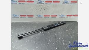 Gebruikte Kofferdekseldemper links-achter Opel Zafira Prijs € 25,00 Margeregeling aangeboden door Klein Gunnewiek Autodemontage & Motorentechniek