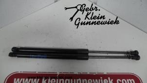 Gebruikte Achterklepdemper links-achter Opel Karl Prijs op aanvraag aangeboden door Gebr.Klein Gunnewiek Ho.BV
