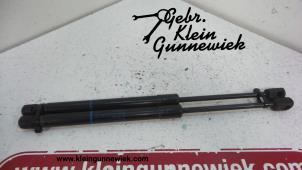 Gebruikte Kofferdekseldemper links-achter Skoda Citigo Prijs op aanvraag aangeboden door Gebr.Klein Gunnewiek Ho.BV