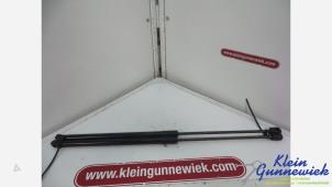 Gebruikte Gasdemper links-achter Opel Corsa Prijs € 20,00 Margeregeling aangeboden door Klein Gunnewiek Autodemontage & Motorentechniek