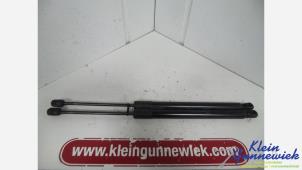 Gebruikte Kofferdekseldemper links-achter Opel Zafira Prijs € 25,00 Margeregeling aangeboden door Klein Gunnewiek Autodemontage & Motorentechniek