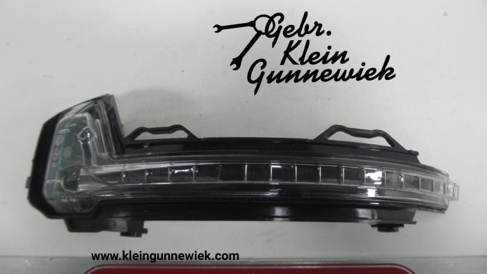 Knipperlicht spiegel links van een Volkswagen Tiguan 2017