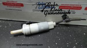 Gebruikte Pomp koplampsproeier Opel Insignia Prijs op aanvraag aangeboden door Gebr.Klein Gunnewiek Ho.BV