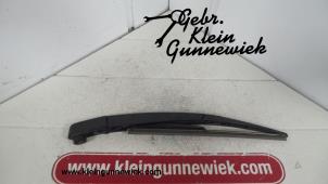 Gebruikte Ruitenwisserarm achter Opel Insignia Prijs op aanvraag aangeboden door Gebr.Klein Gunnewiek Ho.BV