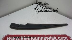 Gebruikte Ruitenwisserarm achter Opel Antara Prijs op aanvraag aangeboden door Gebr.Klein Gunnewiek Ho.BV