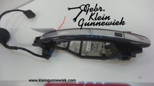 Gebruikte Deurgreep 4Deurs rechts-achter Volkswagen Phaeton Prijs op aanvraag aangeboden door Gebr.Klein Gunnewiek Ho.BV