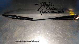 Gebruikte Ruitenwisserarm voor Renault Twingo Prijs op aanvraag aangeboden door Gebr.Klein Gunnewiek Ho.BV
