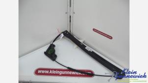 Gebruikte Raammechaniek 4Deurs rechts-achter Volkswagen Touran Prijs € 31,00 Margeregeling aangeboden door Klein Gunnewiek Autodemontage & Motorentechniek