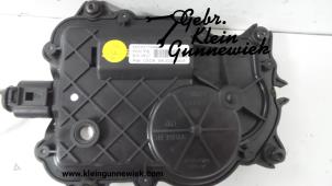 Gebruikte Sluithulpmotor portier rechts-voor Volkswagen Phaeton Prijs op aanvraag aangeboden door Gebr.Klein Gunnewiek Ho.BV
