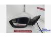 Buitenspiegel links van een Skoda Rapid 2015