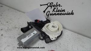 Gebruikte Sluithulpmotor portier rechts-achter Volkswagen Touareg Prijs op aanvraag aangeboden door Gebr.Klein Gunnewiek Ho.BV