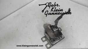 Gebruikte Motorkap Slotmechaniek Opel Combo Prijs op aanvraag aangeboden door Gebr.Klein Gunnewiek Ho.BV