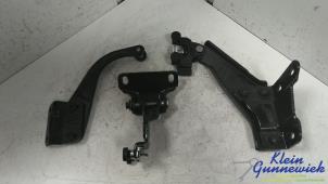 Gebruikte Scharnier deur rechts-achter Volkswagen Caddy Prijs € 75,00 Margeregeling aangeboden door Klein Gunnewiek Autodemontage & Motorentechniek