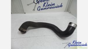 Gebruikte Intercooler Slang Mercedes C-Klasse Prijs € 45,00 Margeregeling aangeboden door Klein Gunnewiek Autodemontage & Motorentechniek