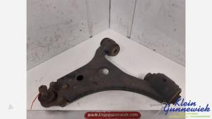 Gebruikte Draagarm onder rechts-voor Mercedes B-Klasse Prijs € 35,00 Margeregeling aangeboden door Klein Gunnewiek Autodemontage & Motorentechniek