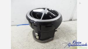 Gebruikte Luchtrooster Dashboard Mercedes B-Klasse Prijs € 30,00 Margeregeling aangeboden door Klein Gunnewiek Autodemontage & Motorentechniek