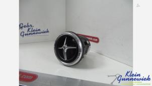 Gebruikte Luchtrooster Dashboard Mercedes CLA Prijs € 20,00 Margeregeling aangeboden door Klein Gunnewiek Autodemontage & Motorentechniek
