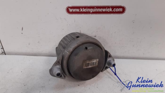 Gebruikte Motorrubber Mercedes E-Klasse Prijs € 33,00 Margeregeling aangeboden door Klein Gunnewiek Autodemontage & Motorentechniek