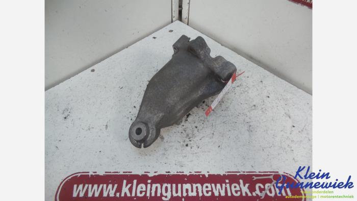 Gebruikte Motorrubber Mercedes E-Klasse Prijs € 17,00 Margeregeling aangeboden door Klein Gunnewiek Autodemontage & Motorentechniek