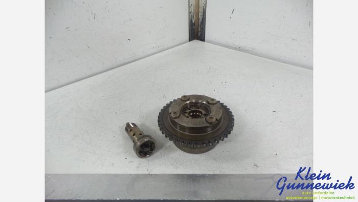 Gebruikte Nokkenas Verstelling Mercedes CLA Prijs € 126,00 Margeregeling aangeboden door Klein Gunnewiek Autodemontage & Motorentechniek