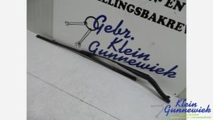 Gebruikte Ruitenwisserarm voor Mercedes ML-Klasse Prijs € 20,00 Margeregeling aangeboden door Klein Gunnewiek Autodemontage & Motorentechniek