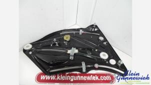 Gebruikte Raammechaniek 4Deurs links-achter Mercedes E-Klasse Prijs € 40,00 Margeregeling aangeboden door Klein Gunnewiek Autodemontage & Motorentechniek