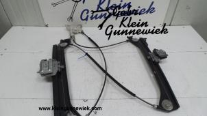 Gebruikte Ruitmechaniek 2Deurs links-voor Mercedes CLK Prijs op aanvraag aangeboden door Gebr.Klein Gunnewiek Ho.BV