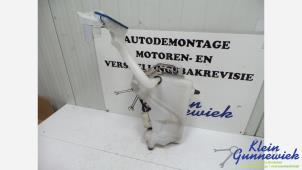 Gebruikte Ruitensproeiertank voor Mercedes E-Klasse Prijs € 25,00 Margeregeling aangeboden door Klein Gunnewiek Autodemontage & Motorentechniek