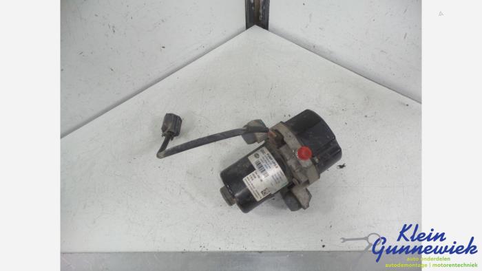Gebruikte Vacuumpomp Rembekrachtiging MG ZS Prijs € 175,00 Margeregeling aangeboden door Klein Gunnewiek Autodemontage & Motorentechniek