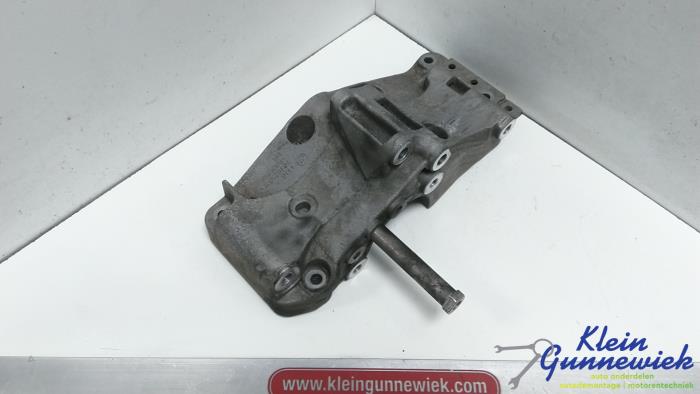 Gebruikte Dynamosteun onder BMW 3-Serie Prijs € 40,00 Margeregeling aangeboden door Klein Gunnewiek Autodemontage & Motorentechniek