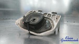 Gebruikte Versnellingsbak Steun Renault Captur Prijs € 45,00 Margeregeling aangeboden door Klein Gunnewiek Autodemontage & Motorentechniek