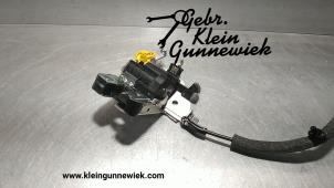 Gebruikte Slotmechaniek Achterklep Audi A6 Prijs € 25,00 Margeregeling aangeboden door Gebr.Klein Gunnewiek Ho.BV