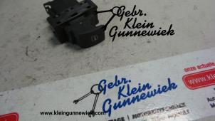 Gebruikte Ruit schakelaar elektrisch Volkswagen E-Up Prijs € 15,00 Margeregeling aangeboden door Gebr.Klein Gunnewiek Ho.BV