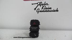 Gebruikte Gevarenlicht Schakelaar Volkswagen E-Up Prijs € 15,00 Margeregeling aangeboden door Gebr.Klein Gunnewiek Ho.BV