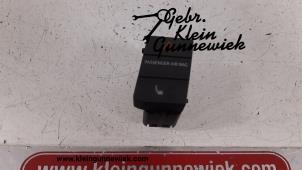 Gebruikte Paniekverlichtings Schakelaar Volkswagen E-Up Prijs € 15,00 Margeregeling aangeboden door Gebr.Klein Gunnewiek Ho.BV