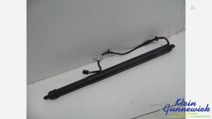 Gebruikte Amortisseur links-achter Landrover Range Rover Prijs € 125,00 Margeregeling aangeboden door Klein Gunnewiek Autodemontage & Motorentechniek