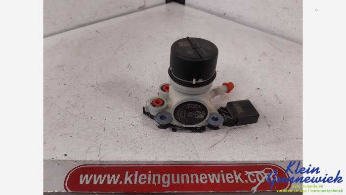 Gebruikte Pomp adblue Mercedes GLC-Klasse Prijs € 160,00 Margeregeling aangeboden door Klein Gunnewiek Autodemontage & Motorentechniek