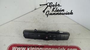 Gebruikte Paniekverlichtings Schakelaar Mercedes Sprinter Prijs € 30,00 Margeregeling aangeboden door Klein Gunnewiek Autodemontage & Motorentechniek