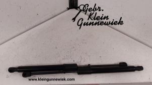 Gebruikte Gasdemper links-achter Opel Crossland X Prijs op aanvraag aangeboden door Gebr.Klein Gunnewiek Ho.BV