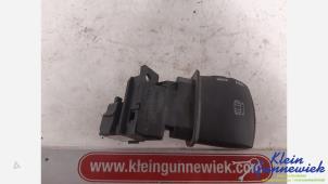 Gebruikte Schakelaar Renault Master Prijs € 15,00 Margeregeling aangeboden door Klein Gunnewiek Autodemontage & Motorentechniek