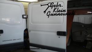 Gebruikte Schuifdeur rechts Opel Movano Prijs € 175,00 Margeregeling aangeboden door Gebr.Klein Gunnewiek Ho.BV