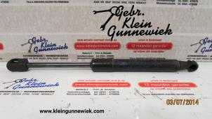 Gebruikte Gasdemper Motorkap links Renault Scenic Prijs op aanvraag aangeboden door Gebr.Klein Gunnewiek Ho.BV
