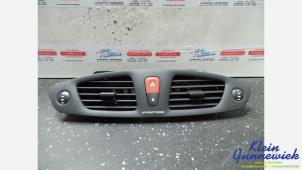 Gebruikte Luchtrooster Dashboard Renault Scenic Prijs op aanvraag aangeboden door Klein Gunnewiek Autodemontage & Motorentechniek