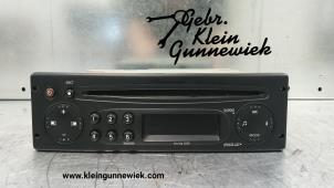 Gebruikte Radio CD Speler Renault Trafic Prijs € 35,00 Margeregeling aangeboden door Gebr.Klein Gunnewiek Ho.BV