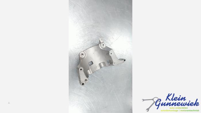 Gebruikte Dynamosteun onder Volvo XC40 Prijs € 31,00 Margeregeling aangeboden door Klein Gunnewiek Autodemontage & Motorentechniek