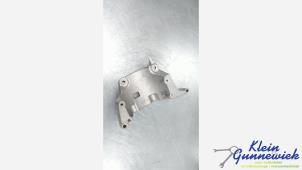 Gebruikte Dynamosteun onder Volvo XC40 Prijs € 35,00 Margeregeling aangeboden door Klein Gunnewiek Autodemontage & Motorentechniek