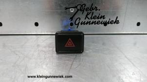 Gebruikte Alarmlicht Schakelaar Volkswagen Polo Prijs € 10,00 Margeregeling aangeboden door Gebr.Klein Gunnewiek Ho.BV