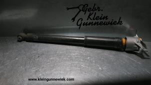 Gebruikte Schokdemper rechts-achter Mercedes CLA Prijs € 45,00 Margeregeling aangeboden door Klein Gunnewiek Autodemontage & Motorentechniek
